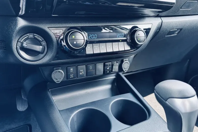 Toyota Hilux din 2023 cu 3.500 km - oferta TOY125960 - foto 12