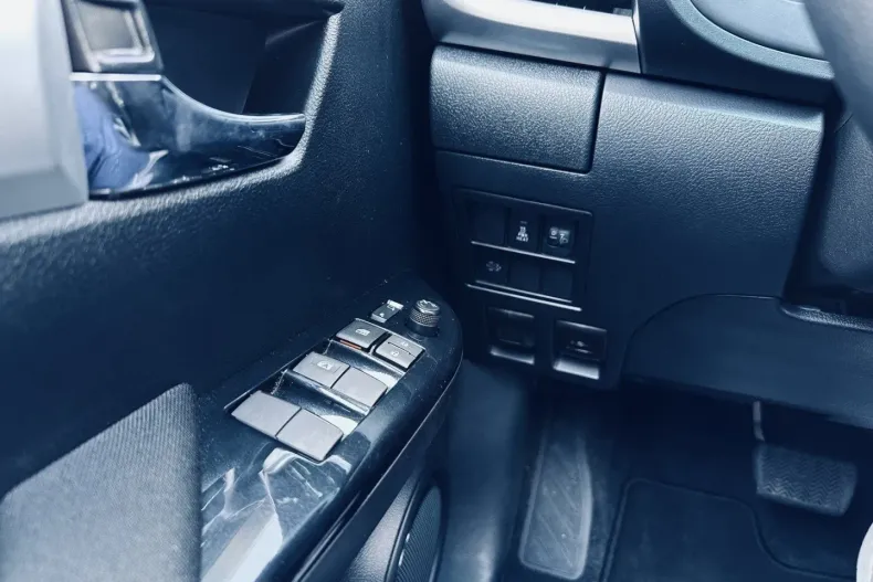 Toyota Hilux din 2023 cu 3.500 km - oferta TOY125960 - foto 15