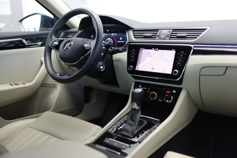 Skoda Superb din 2022 cu 53.208 km - oferta SKO125974 - foto 2