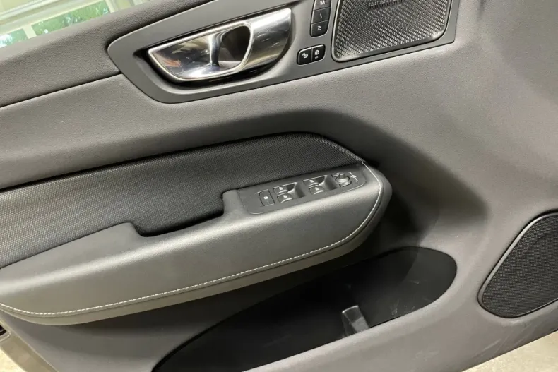 Volvo XC60 din 2021 cu 17.276 km - oferta VOL125978 - foto 12