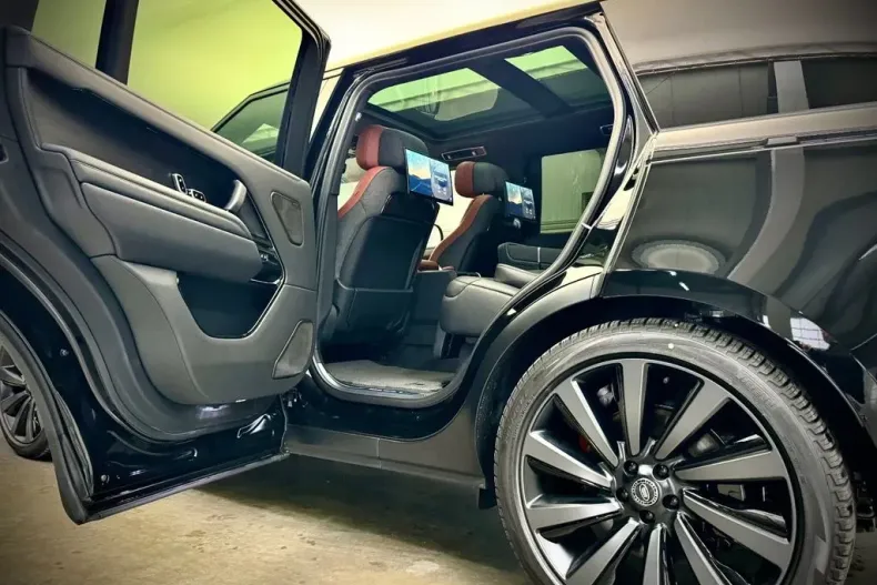 Land Rover Range Rover din 2024 cu 15 km - oferta LAN125981 - foto 4