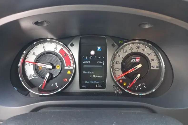 Toyota Hilux din 2023 cu 20 km - oferta TOY125982 - foto 6