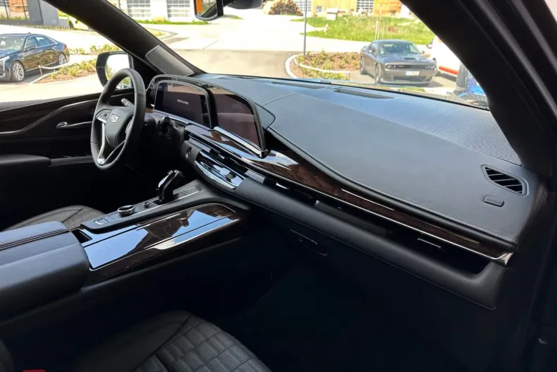 Cadillac Escalade din 2023 cu 50 km - oferta CAD125988 - foto 15