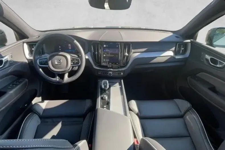 Volvo XC60 din 2023 cu 3.235 km - oferta VOL125993 - foto 8