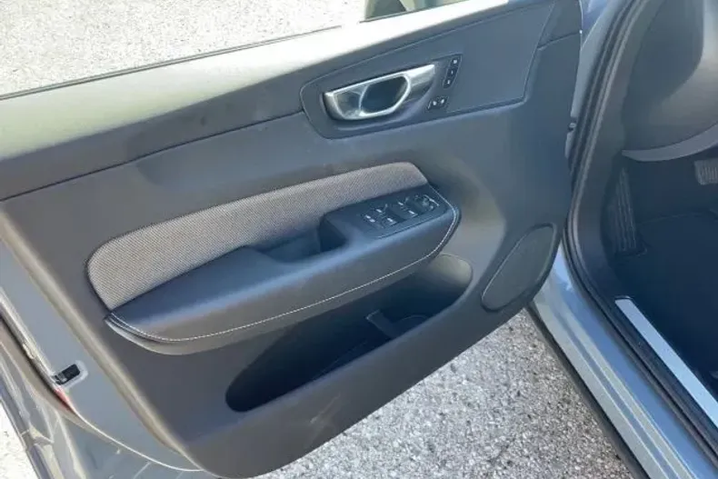 Volvo XC60 din 2023 cu 3.235 km - oferta VOL125993 - foto 13