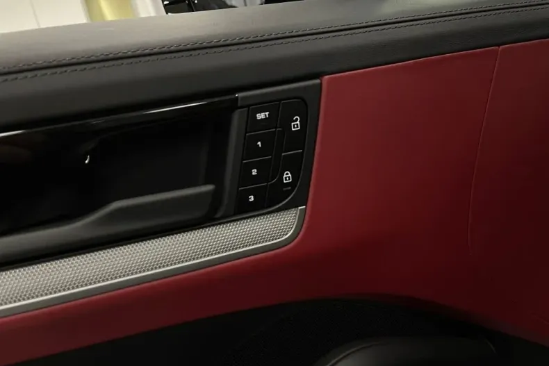 Porsche Cayenne din 2023 cu 62 km - oferta POR126003 - foto 8