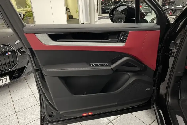 Porsche Cayenne din 2023 cu 62 km - oferta POR126003 - foto 9