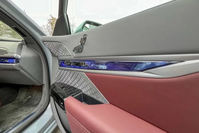 BMW 740 din 2023 cu 10.000 km - oferta BMW126017 - foto 37