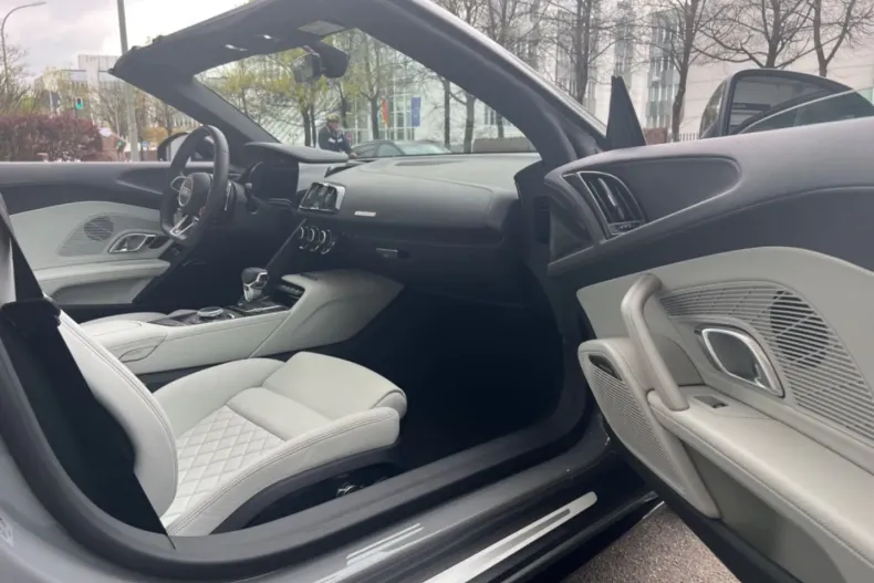 Audi R8 din 2021 cu 18.000 km - oferta AUD126021 - foto 11