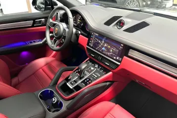 Porsche Cayenne din 2023 - oferta POR126022