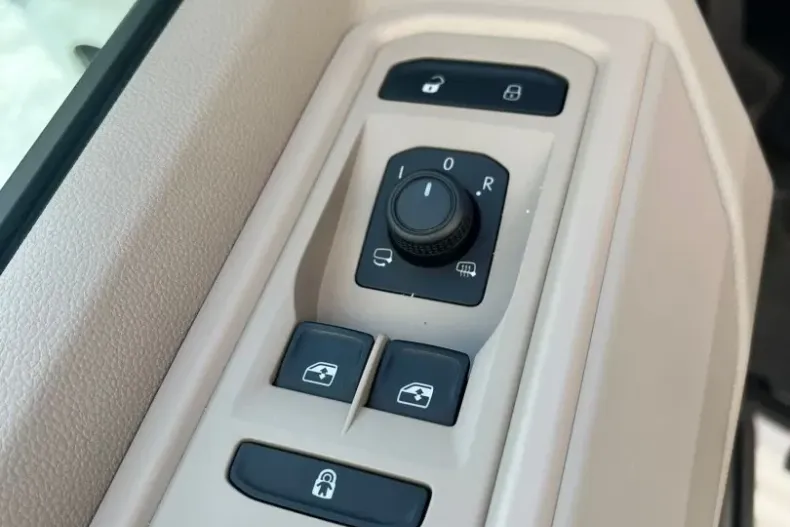 Volkswagen T7 Multivan din 2022 cu 32.000 km - oferta VOL126041 - foto 12