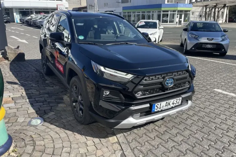 Toyota RAV4 din 2023 cu 7.468 km - oferta TOY126050 - foto 1