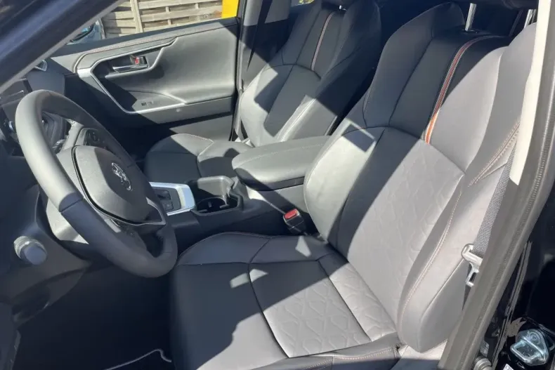 Toyota RAV4 din 2023 cu 7.468 km - oferta TOY126050 - foto 3