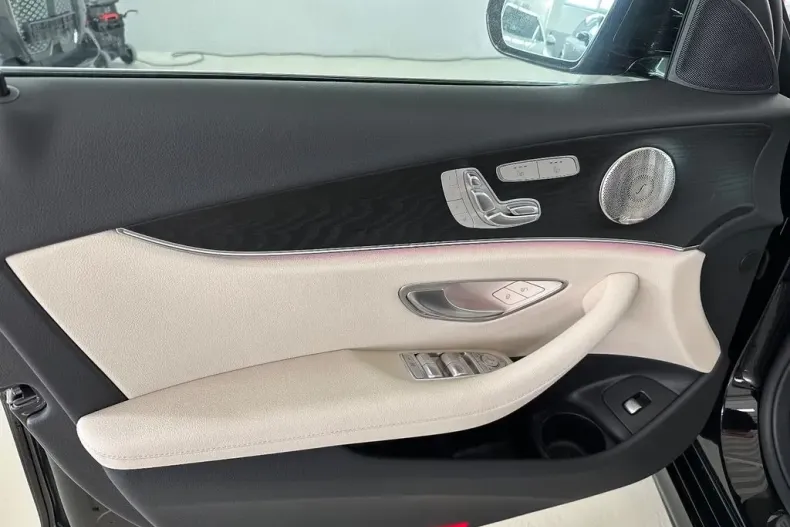 Mercedes-Benz E 220 din 2023 cu 27 km - oferta MER126070 - foto 9