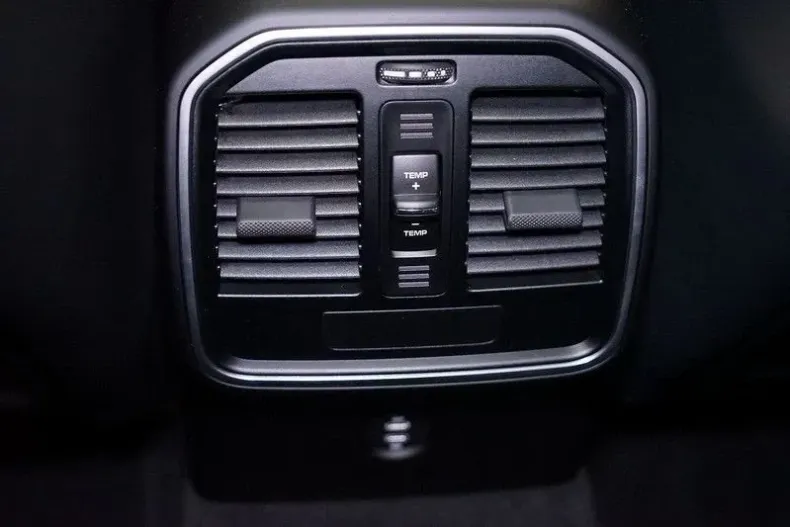 Porsche Macan din 2023 cu 100 km - oferta POR126078 - foto 19