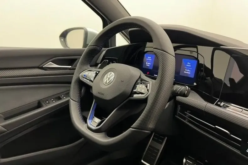 Volkswagen Golf din 2023 cu 3.000 km - oferta VOL126144 - foto 6