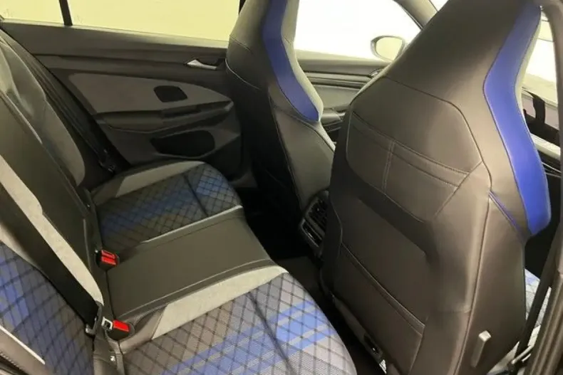 Volkswagen Golf din 2023 cu 3.000 km - oferta VOL126144 - foto 12