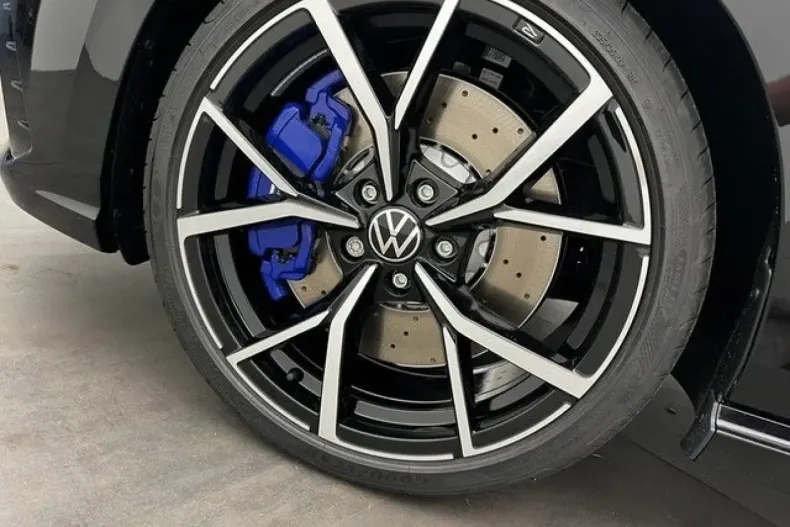 Volkswagen Golf din 2023 cu 3.000 km - oferta VOL126144 - foto 13