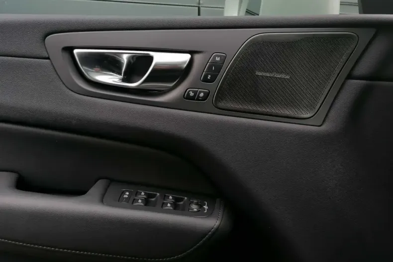 Volvo XC60 din 2023 cu 10.581 km - oferta VOL126151 - foto 14