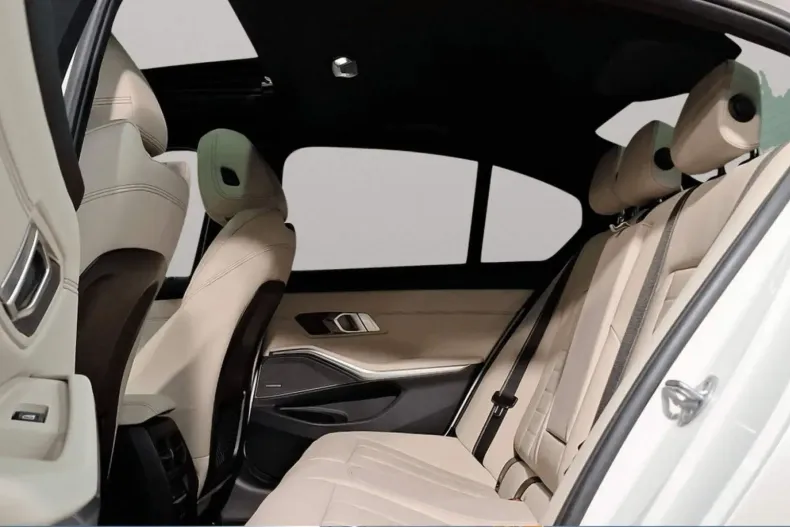 BMW 330 din 2023 cu 20.000 km - oferta BMW126158 - foto 6