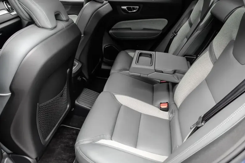 Volvo XC60 din 2021 cu 52.064 km - oferta VOL126164 - foto 14