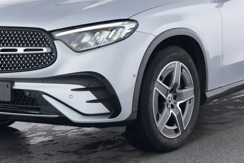 Mercedes-Benz GLC 200 din 2023 cu 12.000 km - oferta MER126179 - foto 4