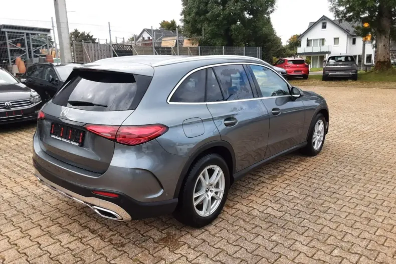 Mercedes-Benz GLC 200 din 2023 cu 7.926 km - oferta MER126181 - foto 4