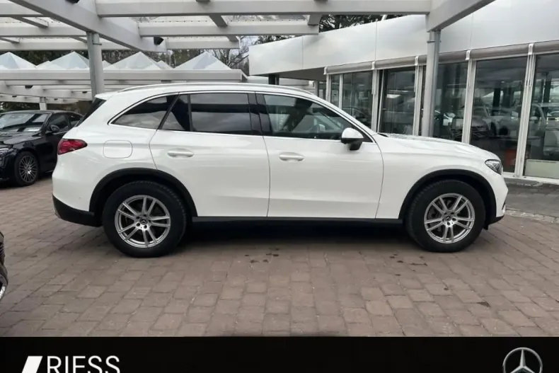 Mercedes-Benz GLC 200 din 2023 cu 9.840 km - oferta MER126182 - foto 6