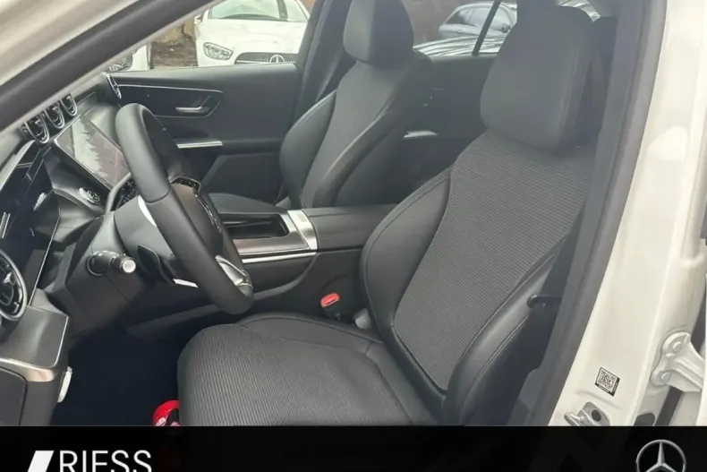 Mercedes-Benz GLC 200 din 2023 cu 9.840 km - oferta MER126182 - foto 9