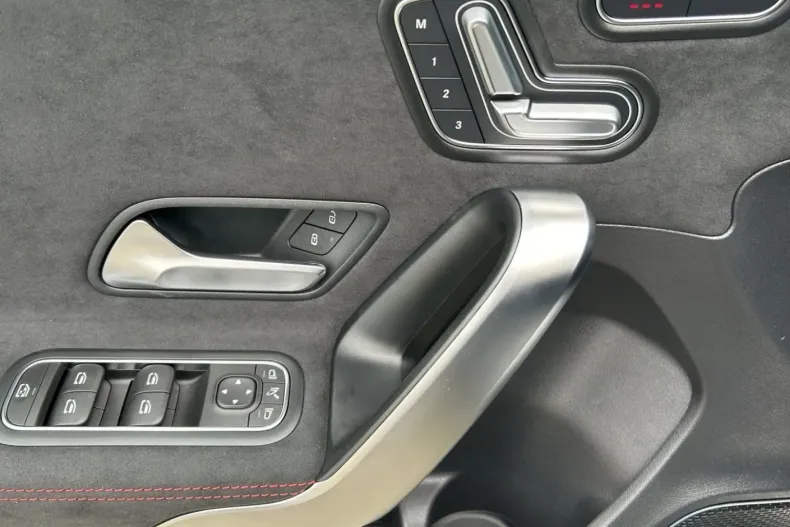 Mercedes-Benz A 220 din 2024 cu 8.000 km - oferta MER126183 - foto 12