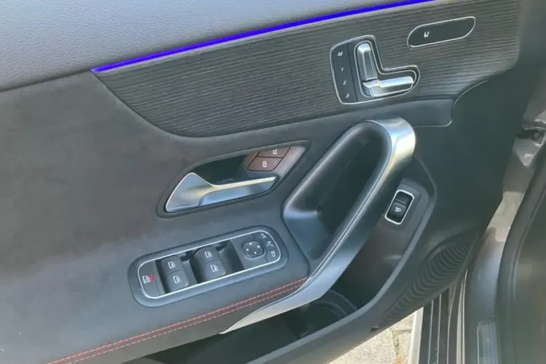 Mercedes-Benz A 220 din 2024 cu 8.000 km - oferta MER126184 - foto 7