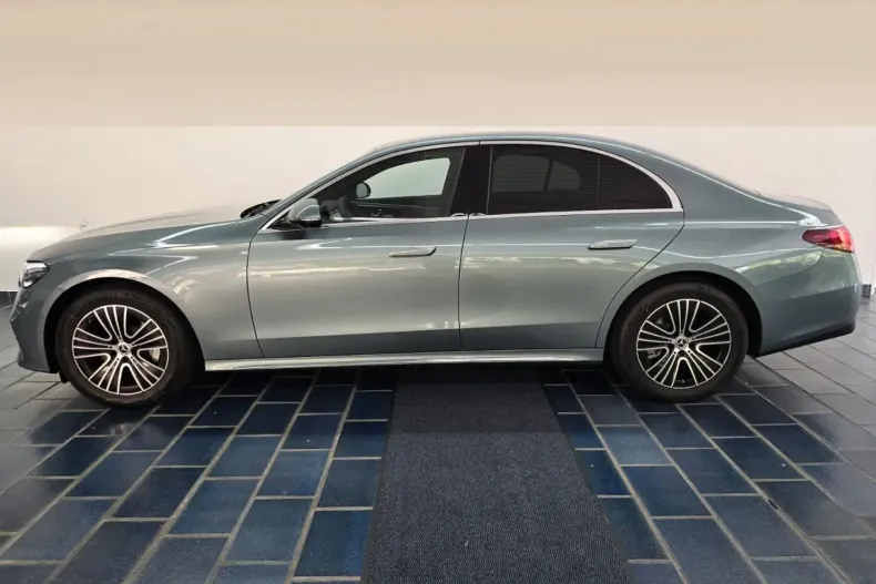 Mercedes-Benz E 200 din 2024 cu 50 km - oferta MER126192 - foto 4