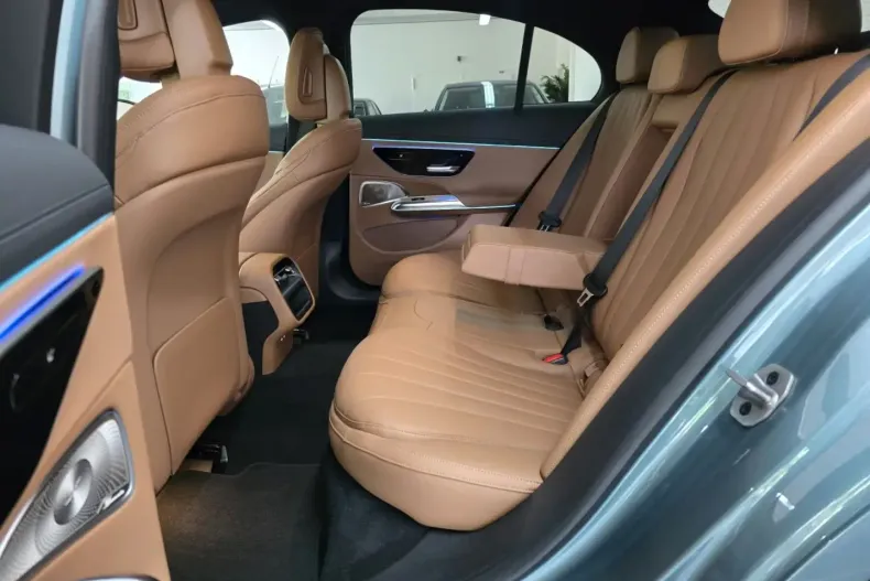 Mercedes-Benz E 200 din 2024 cu 50 km - oferta MER126192 - foto 10