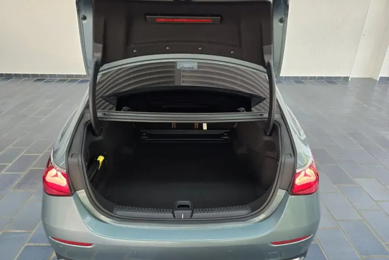 Mercedes-Benz E 200 din 2024 cu 50 km - oferta MER126192 - foto 27