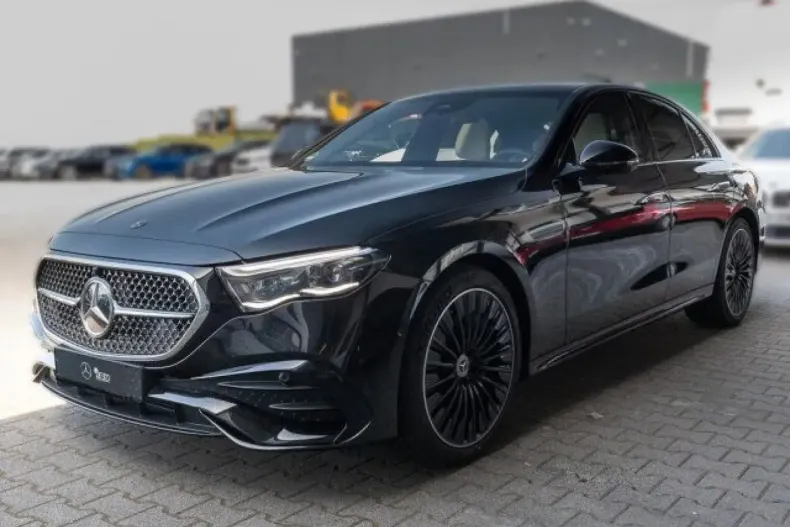 Mercedes-Benz E 300 din 2024 cu 15.100 km - oferta MER126193 - foto 1