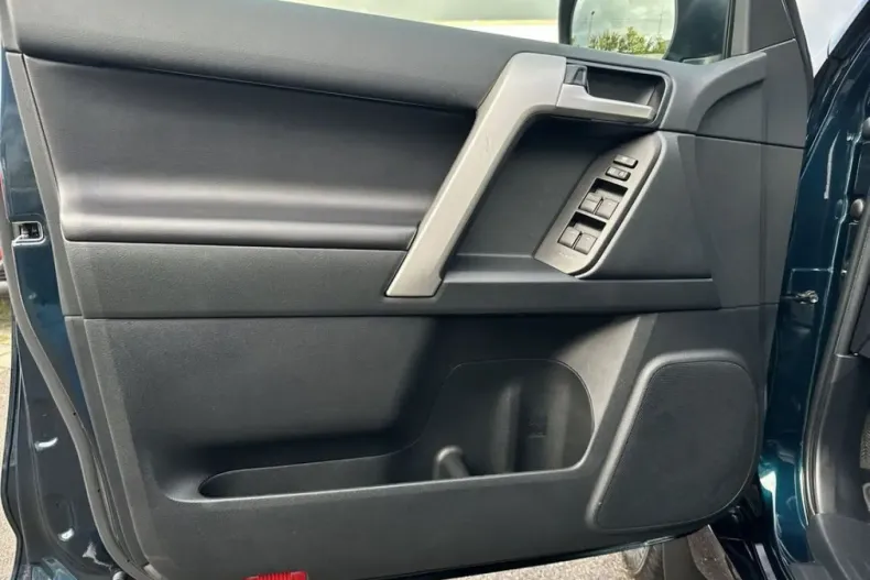 Toyota Land Cruiser din 2023 cu 21.838 km - oferta TOY126198 - foto 12