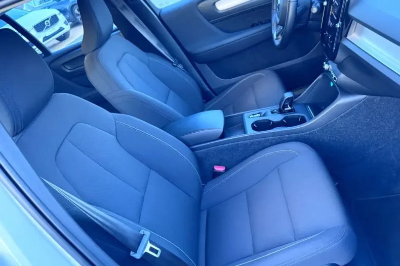 Volvo XC40 din 2022 cu 50.341 km - oferta VOL126212 - foto 16