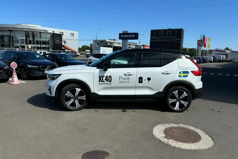 Volvo XC40 din 2023 cu 7.985 km - oferta VOL126215 - foto 2