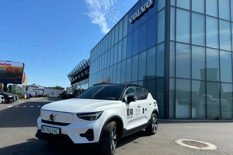 Volvo XC40 din 2023 cu 7.985 km - oferta VOL126215 - foto 3