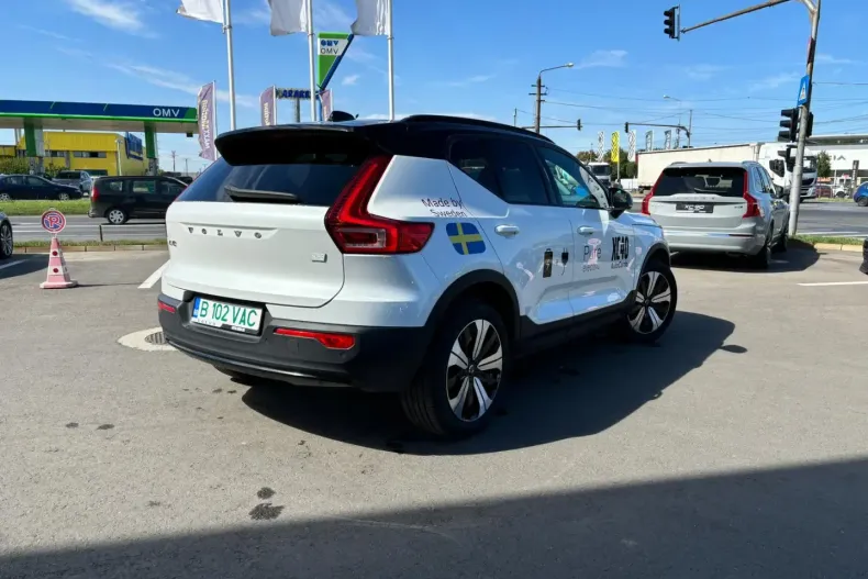 Volvo XC40 din 2023 cu 7.985 km - oferta VOL126215 - foto 6