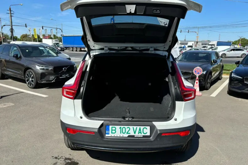 Volvo XC40 din 2023 cu 7.985 km - oferta VOL126215 - foto 10