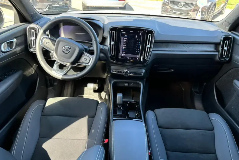 Volvo XC40 din 2023 cu 7.985 km - oferta VOL126215 - foto 12