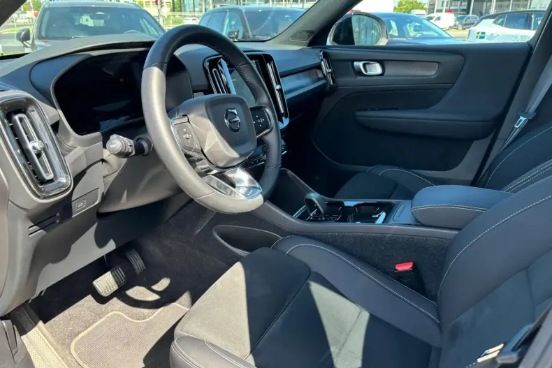 Volvo XC40 din 2023 cu 7.985 km - oferta VOL126215 - foto 20