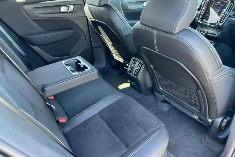 Volvo XC40 din 2023 cu 7.985 km - oferta VOL126215 - foto 23