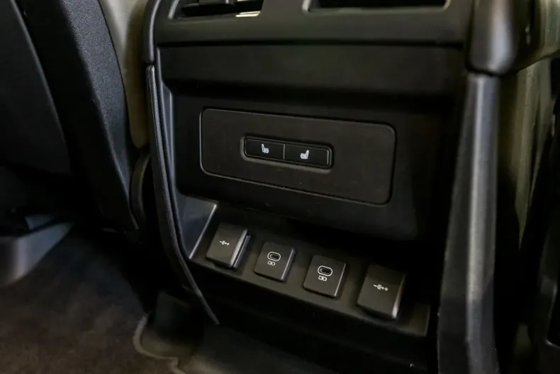 Land Rover Defender din 2021 cu 102.000 km - oferta LAN126220 - foto 27