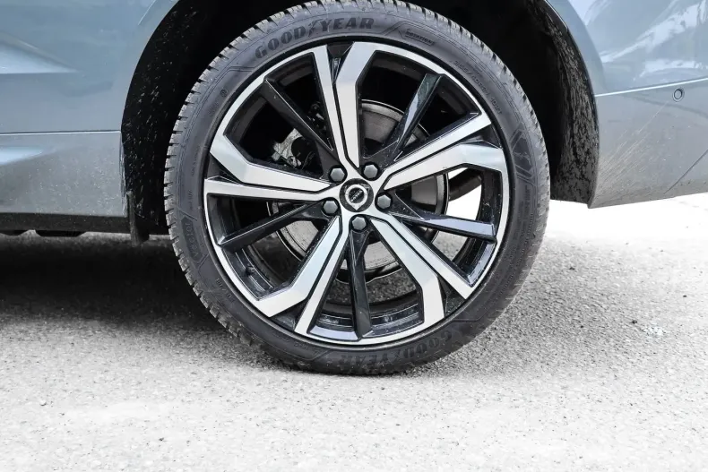 Volvo XC60 din 2023 cu 22.279 km - oferta VOL126224 - foto 3