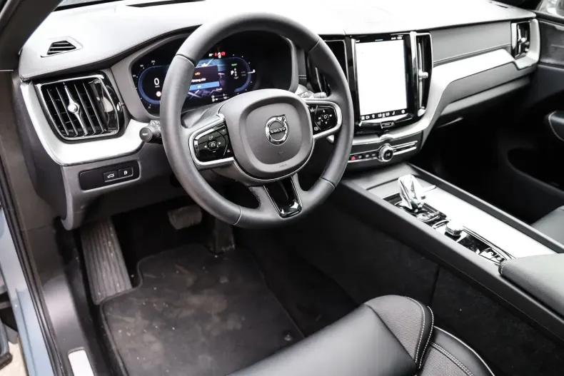 Volvo XC60 din 2023 cu 22.279 km - oferta VOL126224 - foto 4