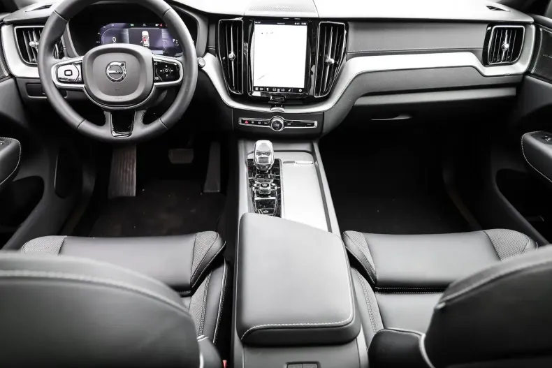 Volvo XC60 din 2023 cu 22.279 km - oferta VOL126224 - foto 5