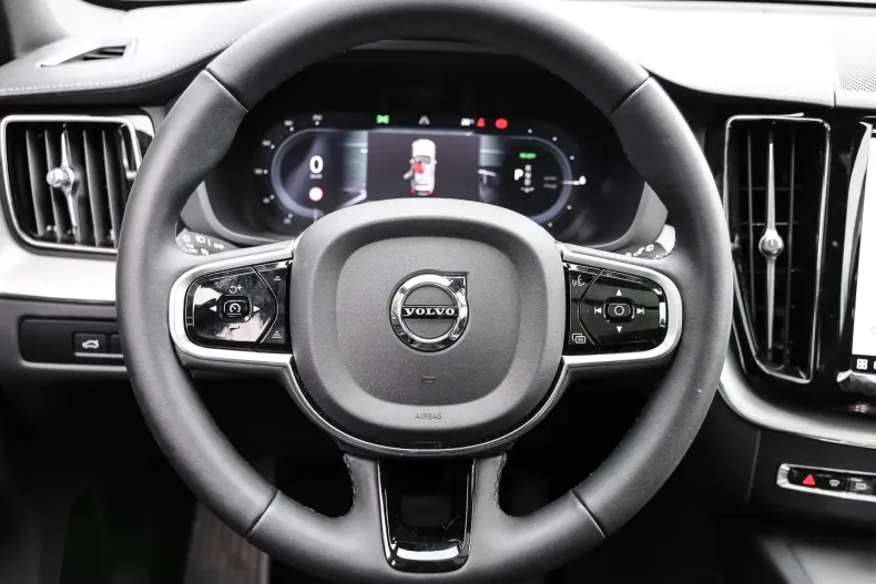 Volvo XC60 din 2023 cu 22.279 km - oferta VOL126224 - foto 6