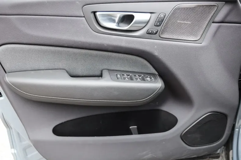 Volvo XC60 din 2023 cu 22.279 km - oferta VOL126224 - foto 10